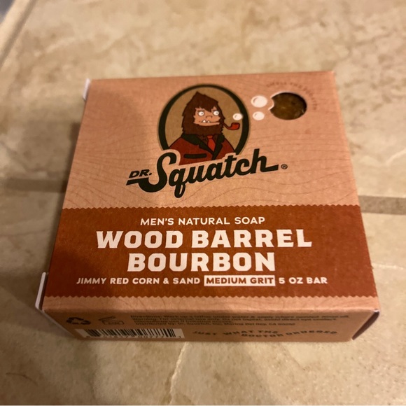 Dr. Squatch All Natural Bar Soap for Men Medium Grit, Wood Barrel Bourbon 5oz. - Picture 1 of 4